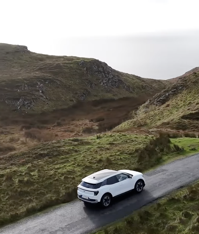 Explorer takes on the hills of Ireland near Gleniff horseshoe. LICENSE EXPIRES: PERPETUAL - LICENSE BY: Ford Europe LICENSE SCOPE: A - Earned editorial, press releases, press kits. B - All non-broadcast digital and online media. C - All non-broadcast digital and online media, plus Retail and POS (showrooms, events etc). D - All print media (newspaper, magazine etc) REGION: Global COPYRIGHT AND IMAGE RIGHTS: This content is solely for editorial use and for providing individual users with information. Any storage in databases, or any distribution to third parties within the scope of commercial use, or for commercial use is permitted with written consent from Ford of Europe only.